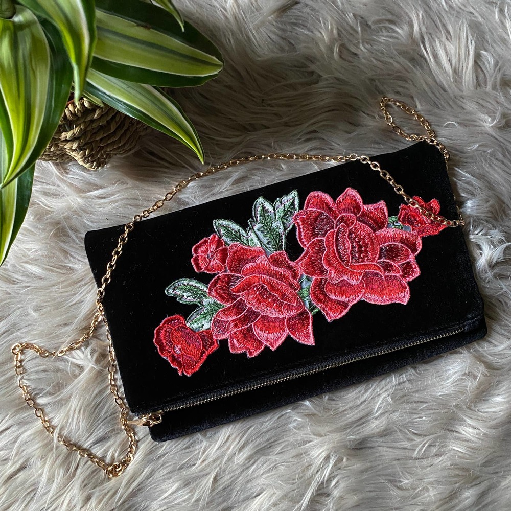 SOLD 🛒 Embroidered Velvet Purse